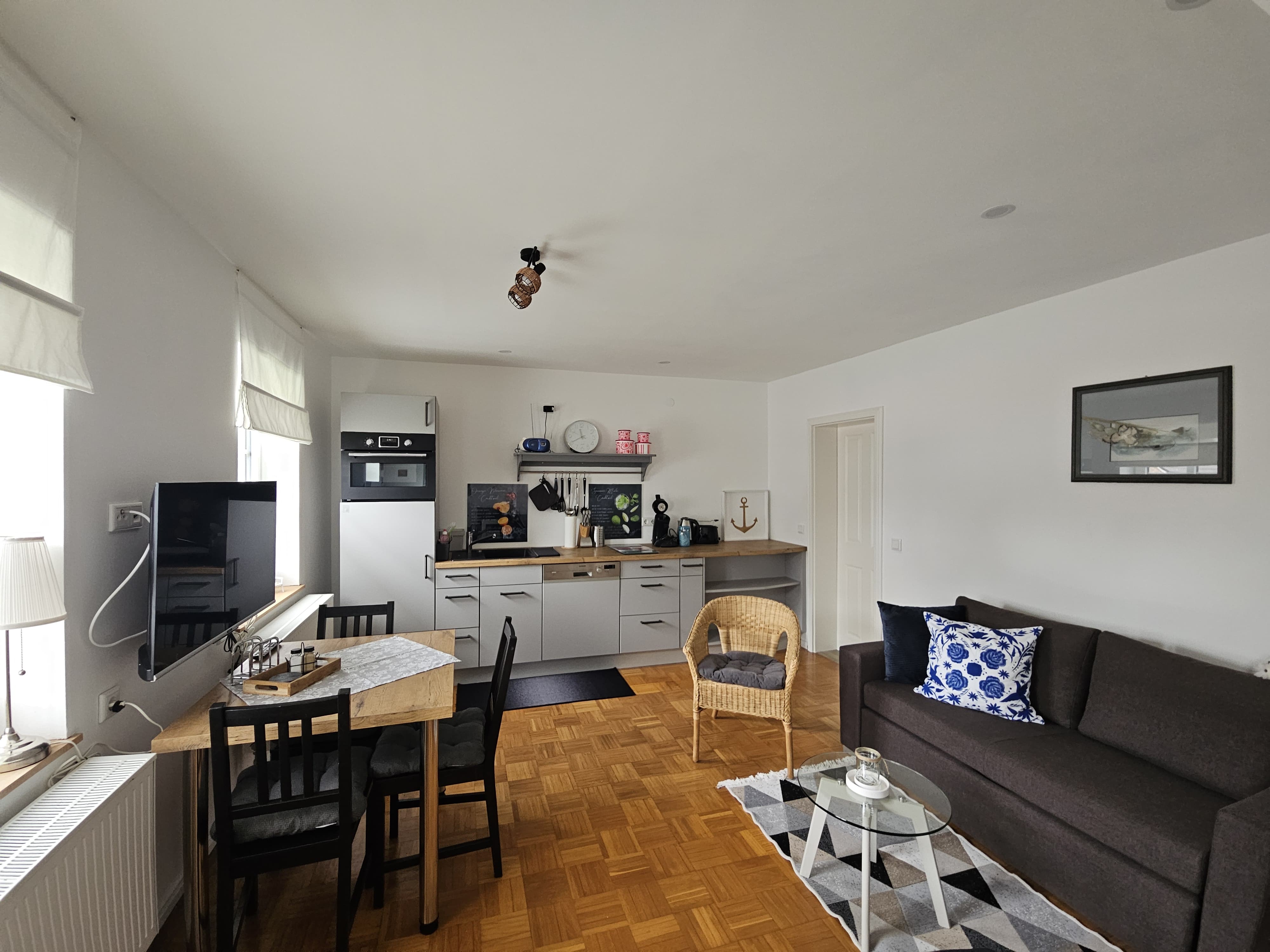 Küche und Wohnbereich der Ferienwohnung